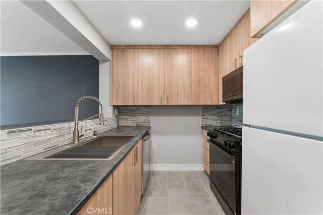 16866 Kingsbury 107, Granada Hills, CA 91344