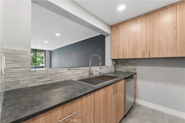 16866 Kingsbury 107, Granada Hills, CA 91344