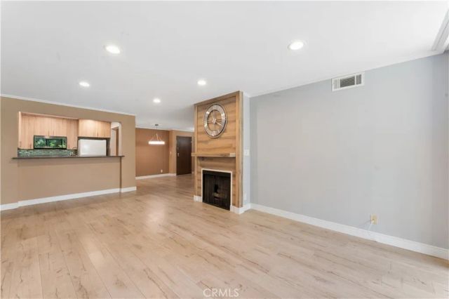 16866 Kingsbury 107, Granada Hills, CA 91344