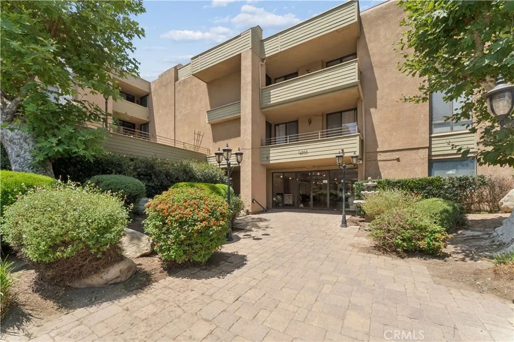 16866 Kingsbury 107, Granada Hills, CA 91344