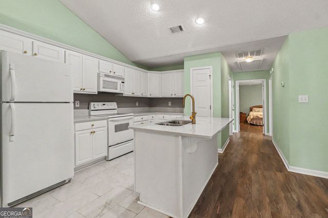 145 Courtyard Lane, Newnan, GA 30265