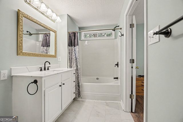 145 Courtyard Lane, Newnan, GA 30265