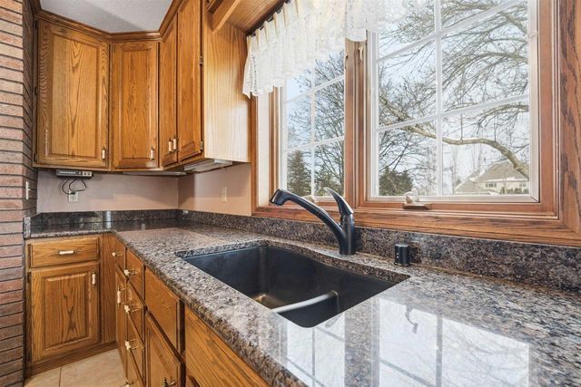 909 COUNTRY CLUB LANE, Fond Du Lac, WI 54935