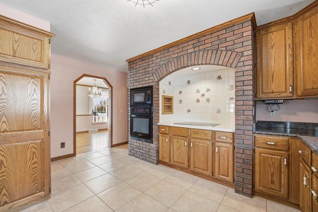 909 COUNTRY CLUB LANE, Fond Du Lac, WI 54935