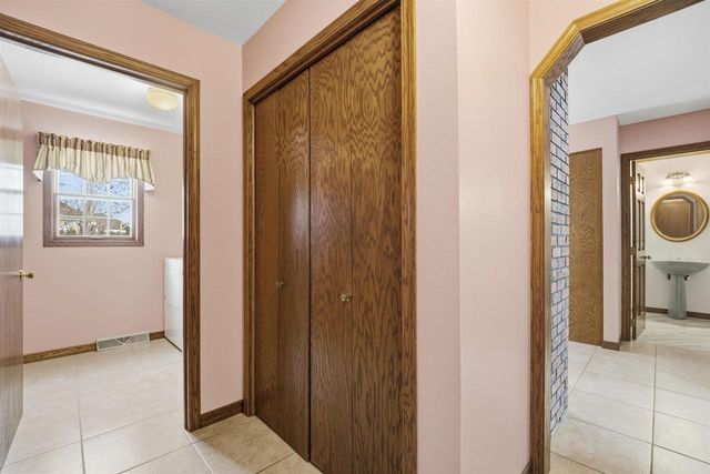 909 COUNTRY CLUB LANE, Fond Du Lac, WI 54935