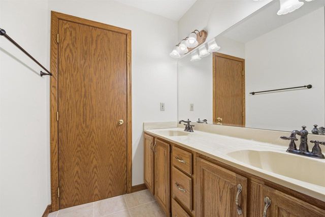 909 COUNTRY CLUB LANE, Fond Du Lac, WI 54935