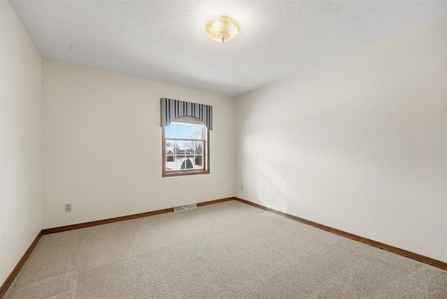 909 COUNTRY CLUB LANE, Fond Du Lac, WI 54935