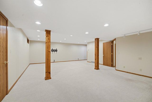 909 COUNTRY CLUB LANE, Fond Du Lac, WI 54935