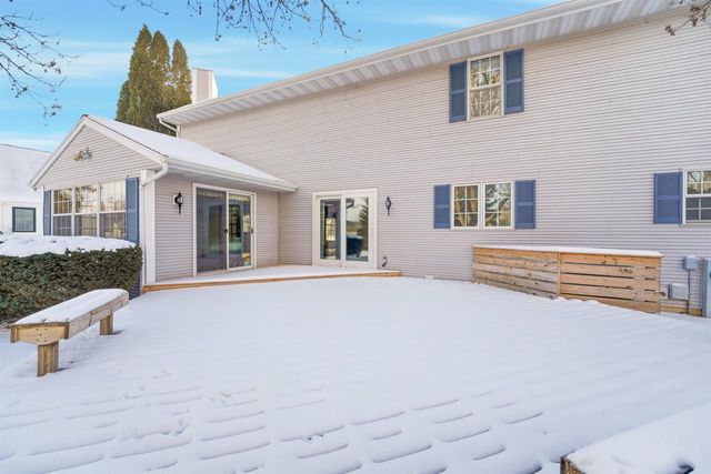 909 COUNTRY CLUB LANE, Fond Du Lac, WI 54935