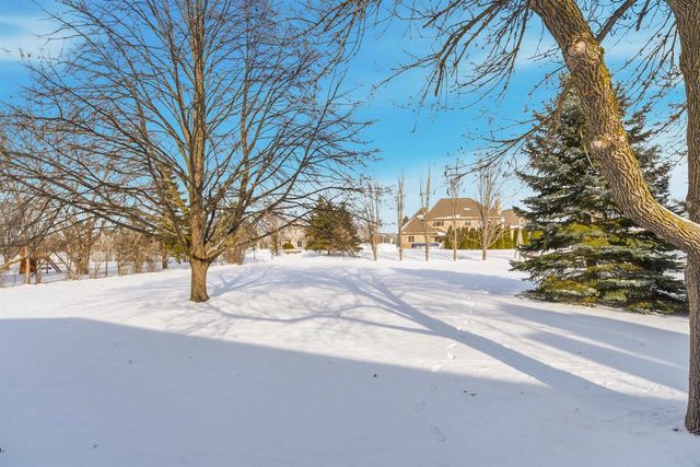 909 COUNTRY CLUB LANE, Fond Du Lac, WI 54935