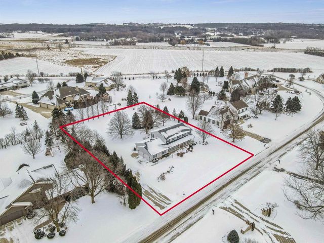 909 COUNTRY CLUB LANE, Fond Du Lac, WI 54935