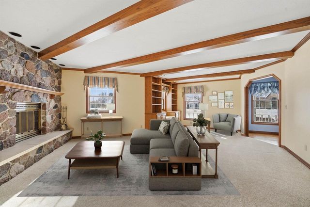 909 COUNTRY CLUB LANE, Fond Du Lac, WI 54935