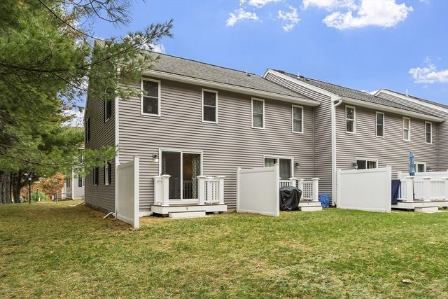 68 Olde Colonial Dr 6, Gardner, MA 01440