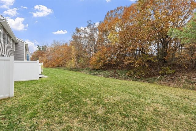 68 Olde Colonial Dr 6, Gardner, MA 01440