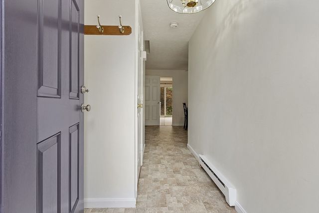 68 Olde Colonial Dr 6, Gardner, MA 01440