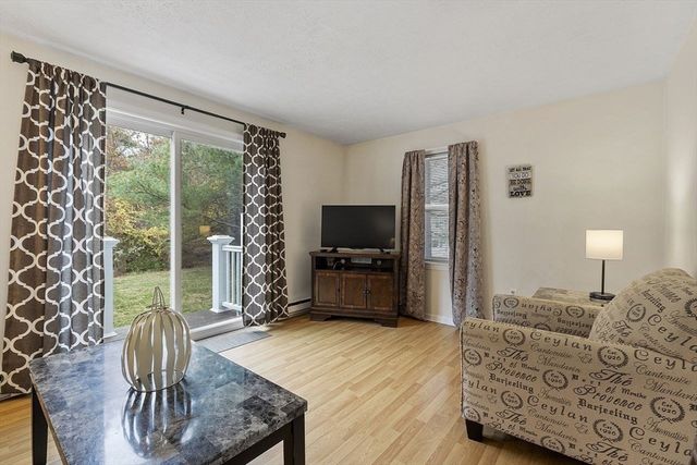 68 Olde Colonial Dr 6, Gardner, MA 01440