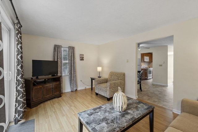 68 Olde Colonial Dr 6, Gardner, MA 01440