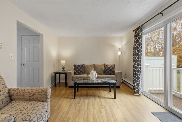 68 Olde Colonial Dr 6, Gardner, MA 01440