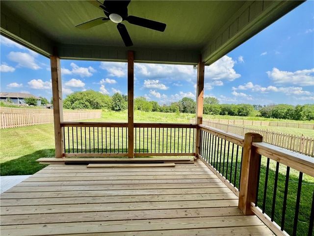 1984 Longview Drive, Liberty, MO 64068