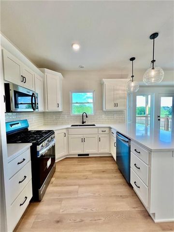 1984 Longview Drive, Liberty, MO 64068