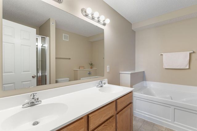 16373 Elm Creek Lane 7051, Lakeville, MN 55044