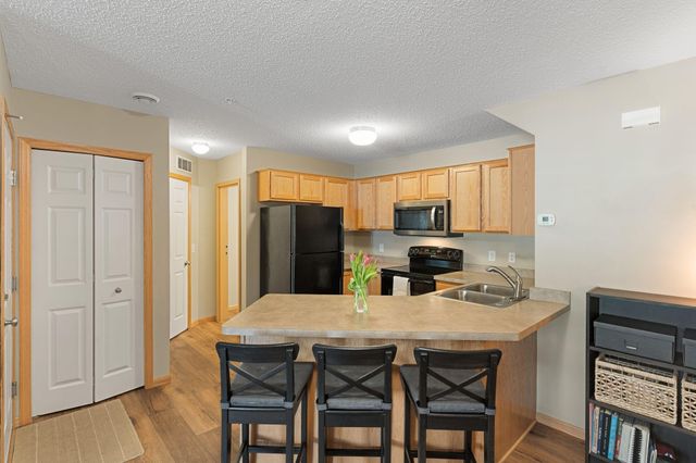 16373 Elm Creek Lane 7051, Lakeville, MN 55044