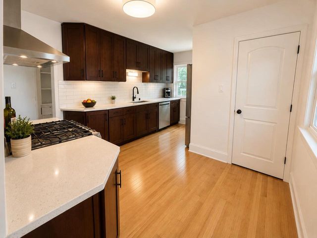 525 N 45th STREET, Milwaukee, WI 53208