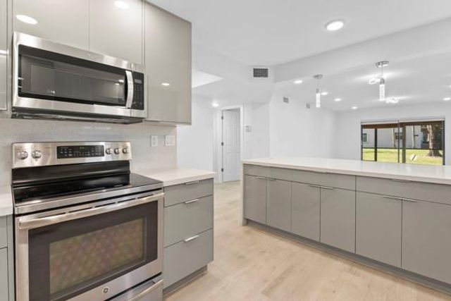 6085 N Sabal Palm Boulevard 109, Tamarac, FL 33319