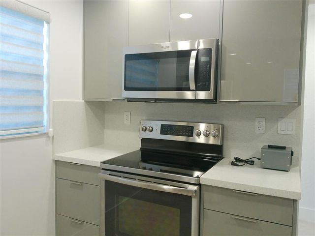 6085 N Sabal Palm Boulevard 109, Tamarac, FL 33319