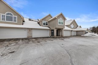 9056 W Elm COURT #B, Franklin, WI 53132