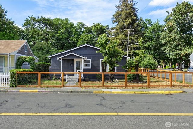 421 4th Street NE, Auburn, WA 98002