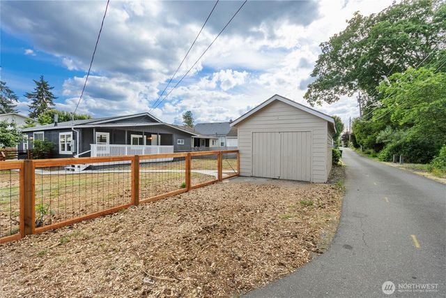 421 4th Street NE, Auburn, WA 98002