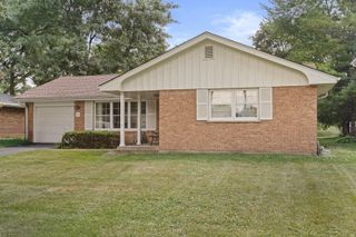 129 Monument Avenue, Barrington, IL 60010