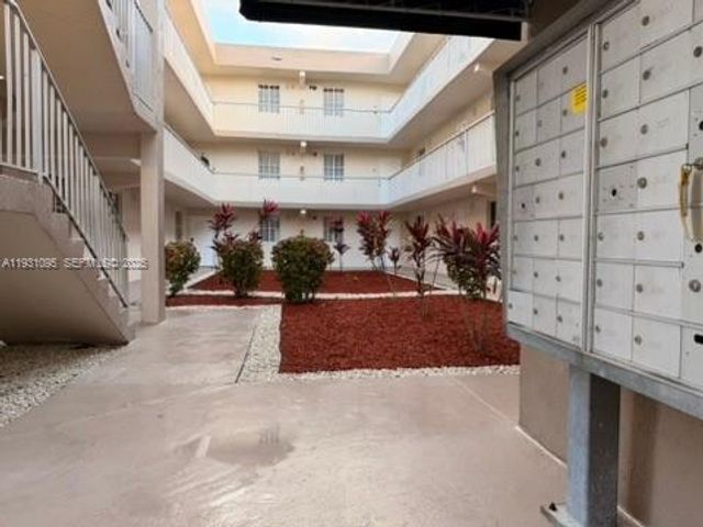 6115 NW 186th St 312, Hialeah, FL 33015