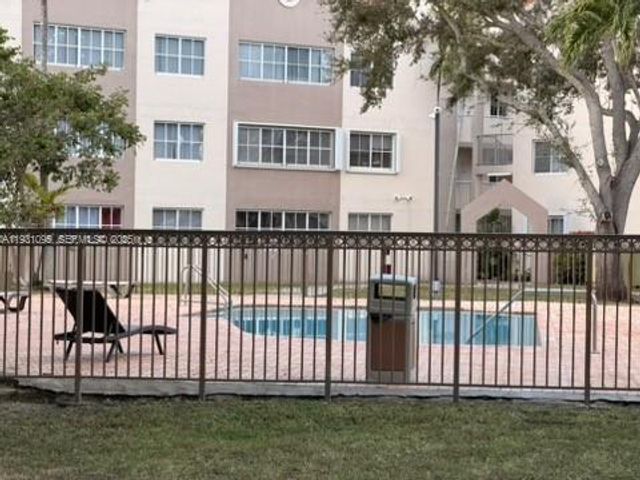 6115 NW 186th St 312, Hialeah, FL 33015