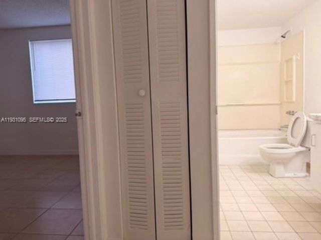 6115 NW 186th St 312, Hialeah, FL 33015