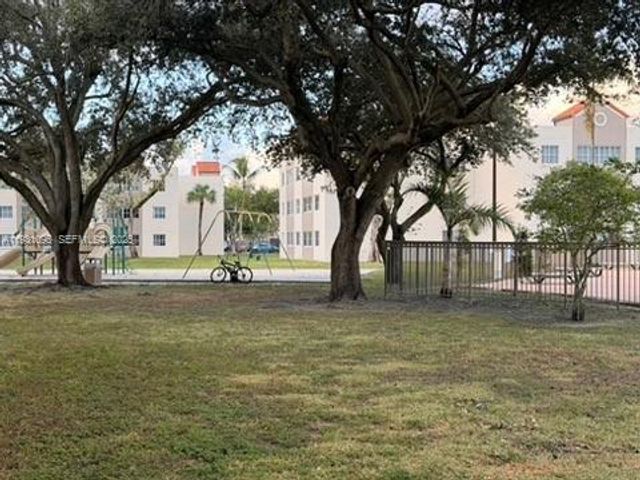 6115 NW 186th St 312, Hialeah, FL 33015