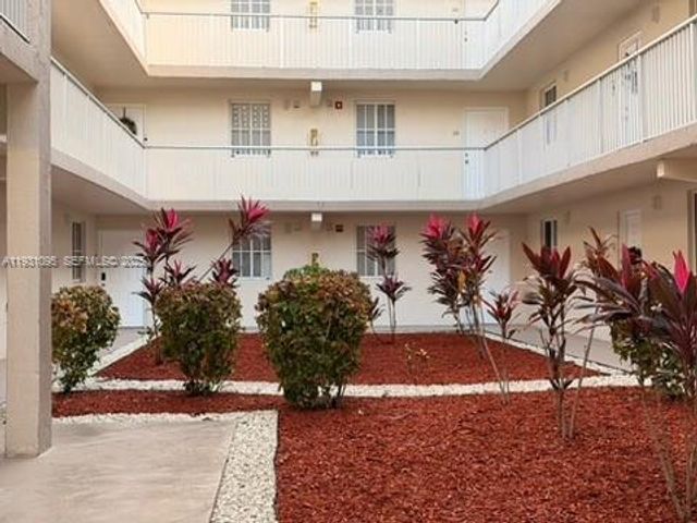 6115 NW 186th St 312, Hialeah, FL 33015