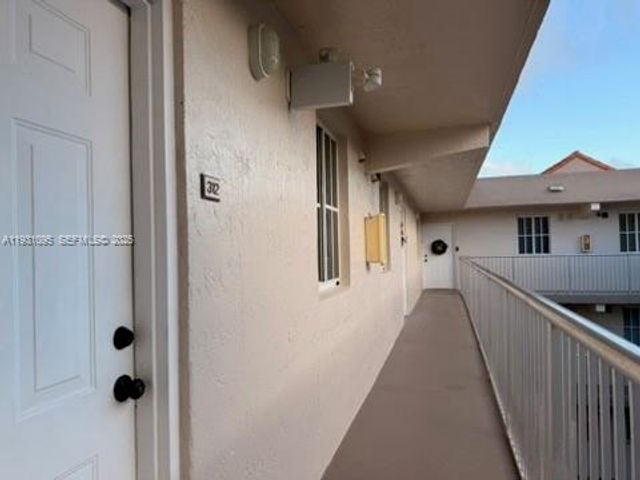 6115 NW 186th St 312, Hialeah, FL 33015