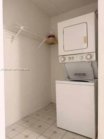 6115 NW 186th St 312, Hialeah, FL 33015