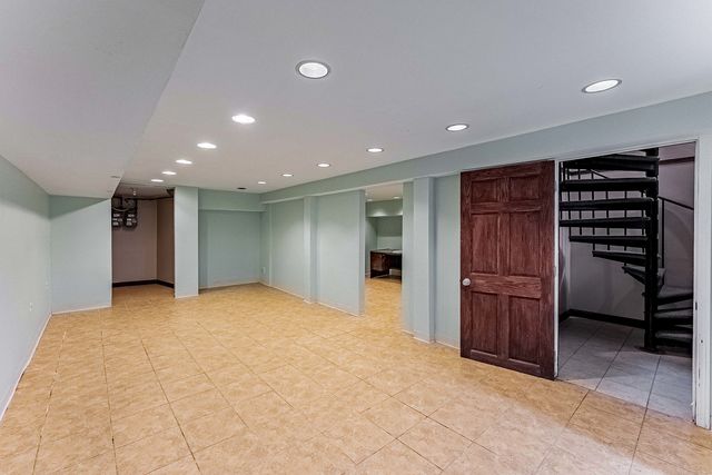 5543 W Diversey Avenue, Chicago, IL 60639
