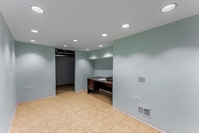 5543 W Diversey Avenue, Chicago, IL 60639