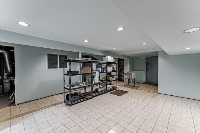 5543 W Diversey Avenue, Chicago, IL 60639