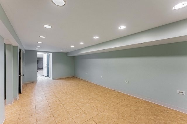 5543 W Diversey Avenue, Chicago, IL 60639