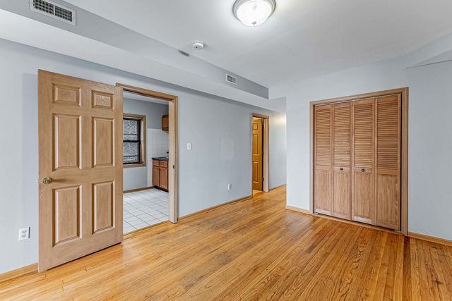 5543 W Diversey Avenue, Chicago, IL 60639