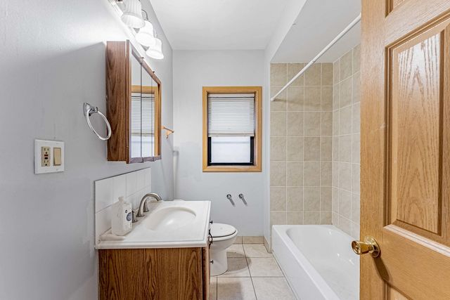 5543 W Diversey Avenue, Chicago, IL 60639