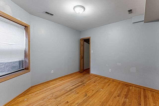 5543 W Diversey Avenue, Chicago, IL 60639