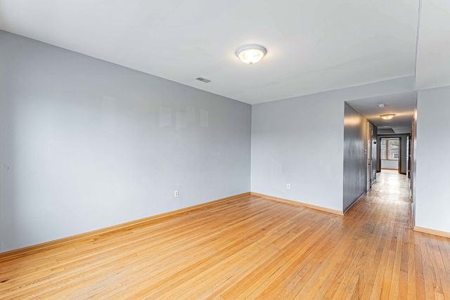 5543 W Diversey Avenue, Chicago, IL 60639