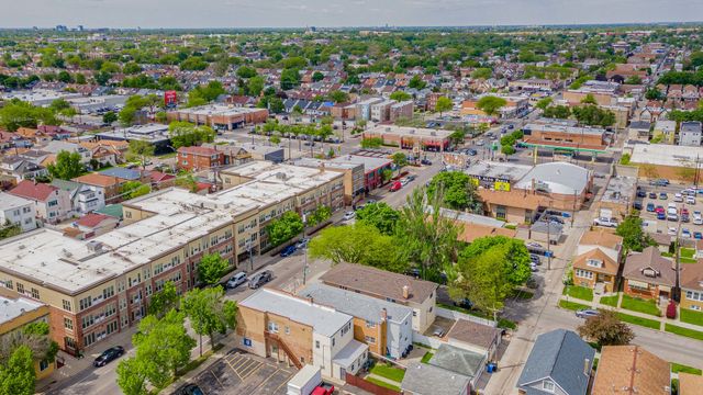5543 W Diversey Avenue, Chicago, IL 60639