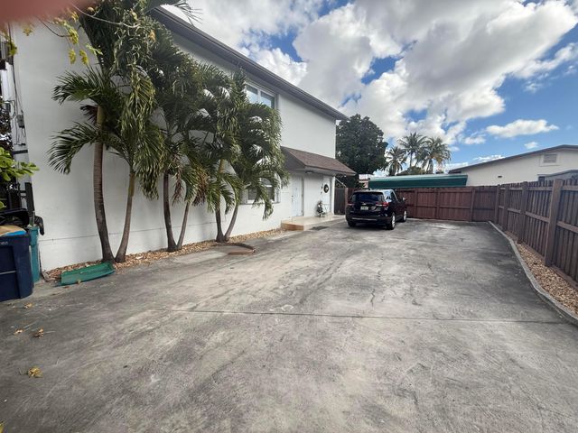 7327 SW 22ND Street 2, Miami, FL 33155